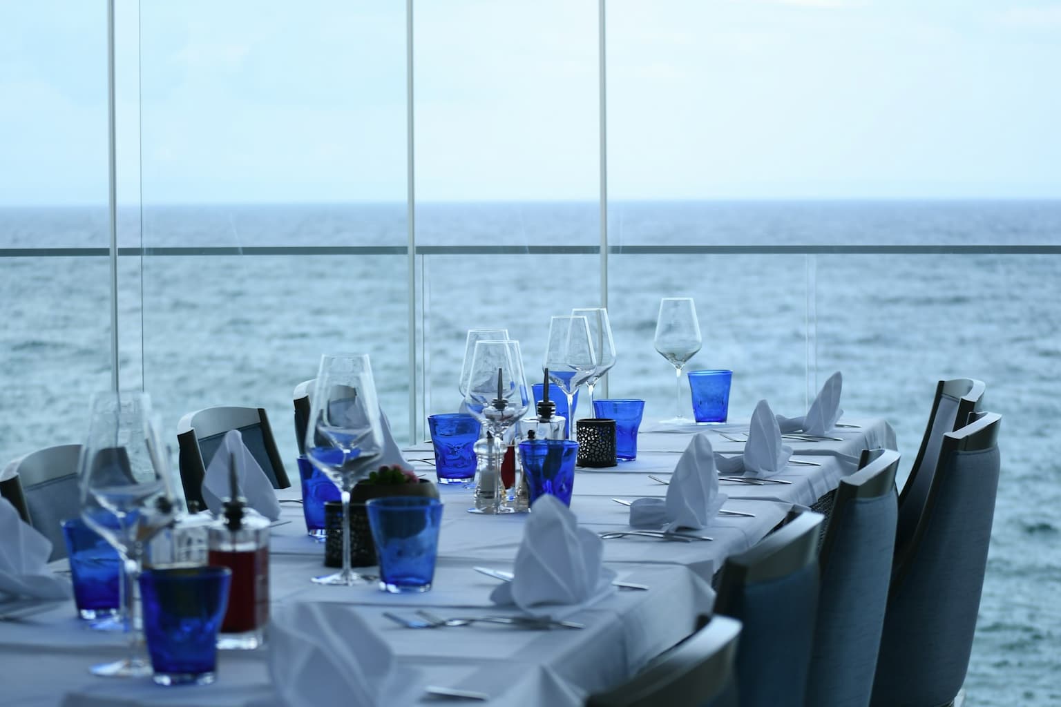 Private chef villa dining experience in Thailand with seafood and group meals